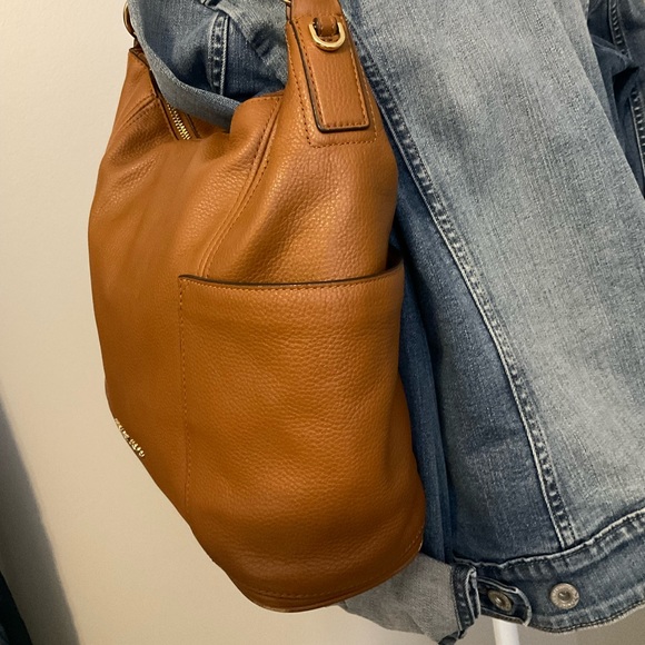 Michael Kors Pebbled Leather Shoulder Bag Camel Side Pockets - Picture 7 of 16